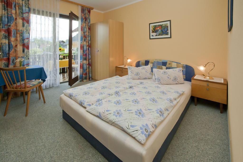 Haus Fischer Velden am Wörthersee Pokoj fotografie