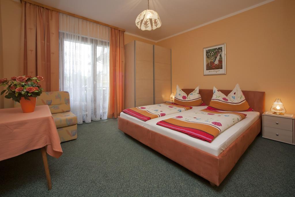 Haus Fischer Velden am Wörthersee Pokoj fotografie